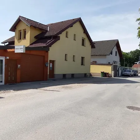 Michlfarm Lounge דירה